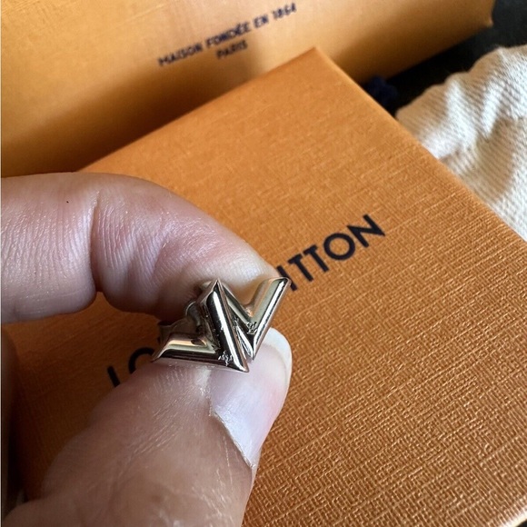 Louis Vuitton Essential V Silver Earrings - Picture 5 of 5